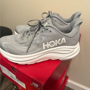 Hoka Clifton 10 size 9.5 wide